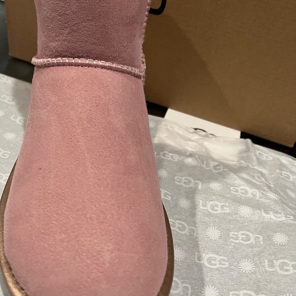 NEW UGG CLASSIC MINI SHINE Sheepskin Ankle Boots 1120872 SHELL PINK SIZE 7 NIB - Picture 13 of 14